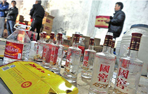 父子“高仿”名酒，自稱有底線